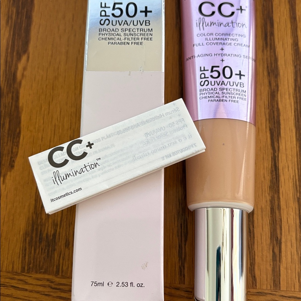 it cosmetics CC+ Illumination Cream in Medium - large tube - Picture 8 of 8